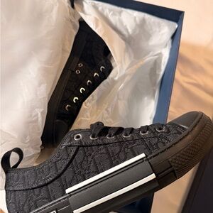 AUTHENTIC WITH RECIEPT NWT Size 39 - Dior B23 Low Top Logo Oblique Black
